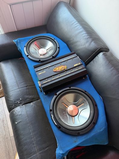 Pioneer 12 Subwoofers + Lanzar Vibe 1200W Amp