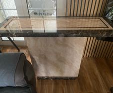 Marble Resign Hall Table mint condition