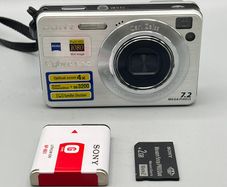 Sony DSC-W120 7.2MP Digital Camera Silver + Battery + SD