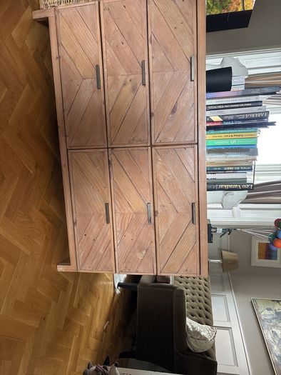 Beautiful sideboard for living room or bedroom in pristine condition