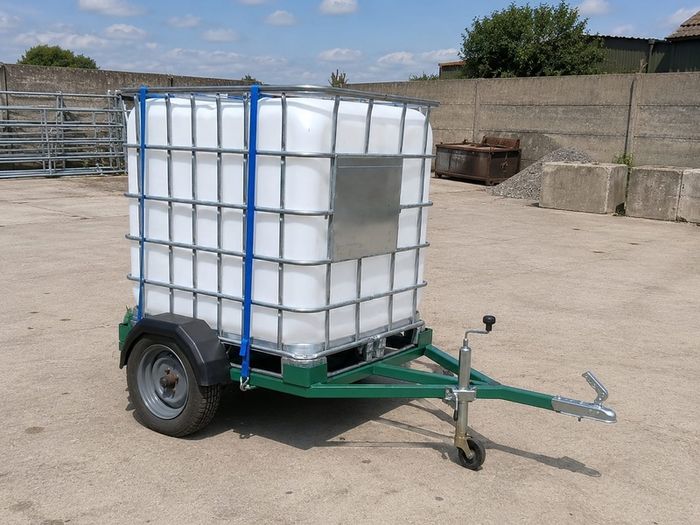 Trailer and IBC tank