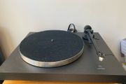 Linn Basik Hi-End Turntable with Linn Akito Tonearm