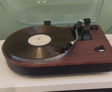 Steepletone Camden XP Hi-Fi system with Bluetooth receiver.