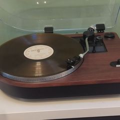 Steepletone Camden XP Hi-Fi system with Bluetooth receiver.