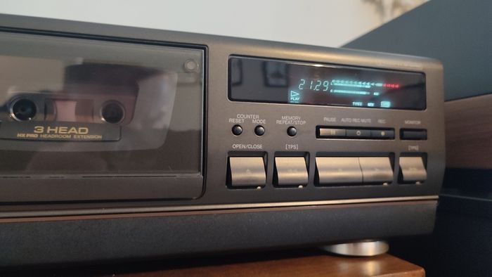 3 HEAD Technics RS-BX 646 tape deck. Like new, cleaned.