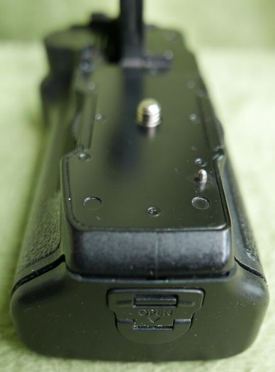Canon BG-E3 Battery Grip For EOS 350D & 400D with two batteries