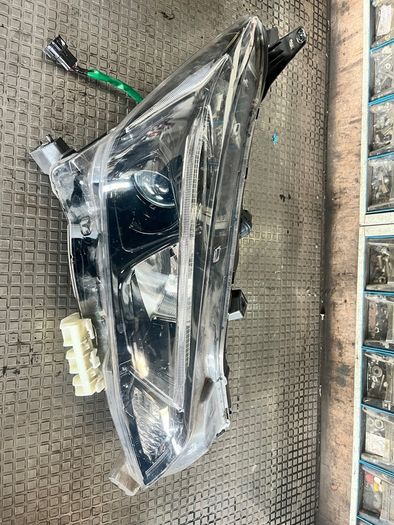 Headlight Nissan Leaf