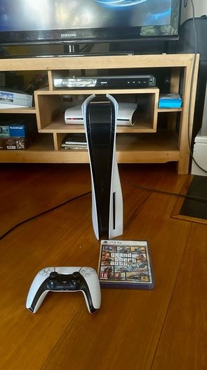 PlayStation 5 Disc Edition + GTA V