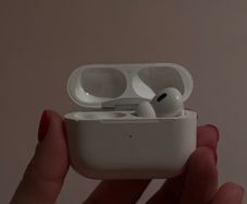 AirPods Pro 2 ((Right Earbud/Case)