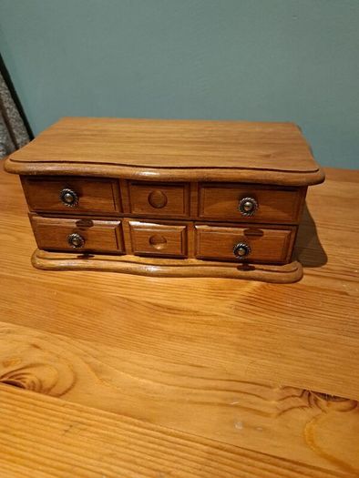 Wooden jewellery box
