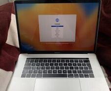 Apple Macbook Pro 15 inch 2019 - Intel Core i7 - 16 GB RAM - 256 GB SSD - 2019 Touch Bar