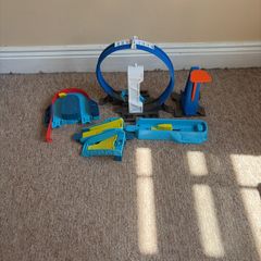 Hot wheels track