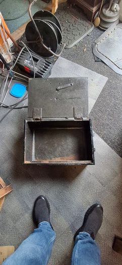 Victorian travelling paymaster safe