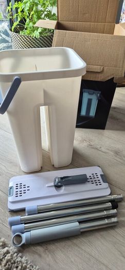 Flat Mop and  Bucket Set  Hands-Free Cleaning
