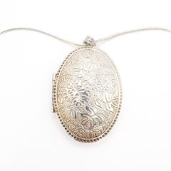 925 Vintage Sterling Silver Floral Engraved Photo Locket Necklace