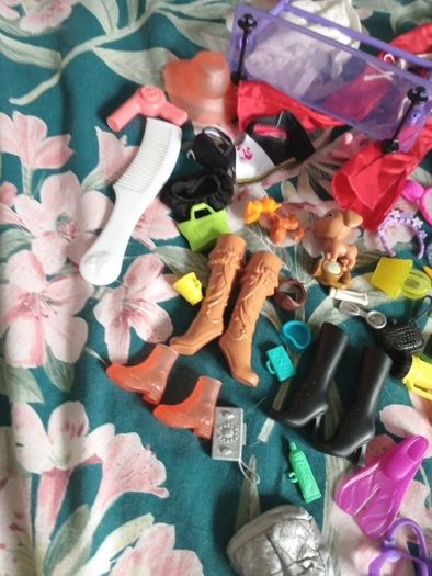 dolls clothes and accessories