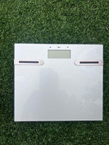 Digital bathroom scales