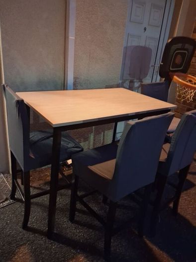 table and 4 chairs