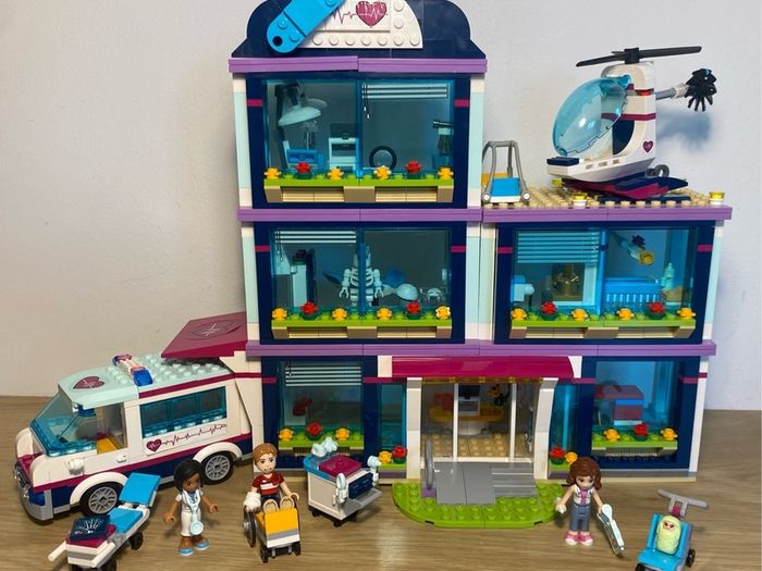 LEGO Friends Heartlake Hospital