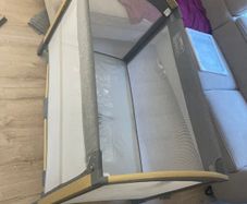 Baby travel bed