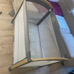 Baby travel bed