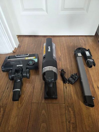Shark Cordless vacuum cleaner