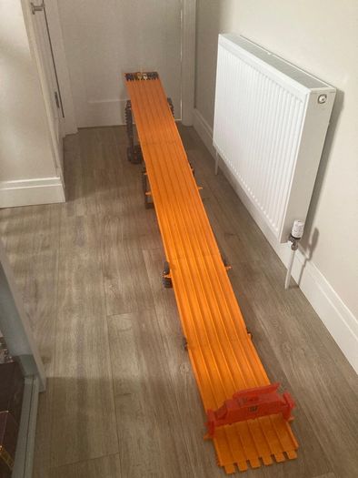 Hot Wheels super 6 lane raceway