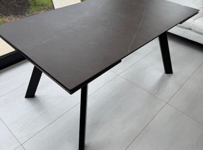 Calligaris Ponente extendable table.