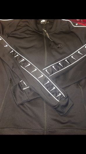 Nike Tracksuit Top jacket size xl two pockets with zippers and two pockets inside brand new with tag
