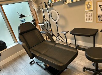 Tattoo studio equipment