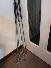 pitch PUtt  4 sticks for sale.  Hardly used. US.  Colt. Dunlop.