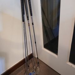 pitch PUtt  4 sticks for sale.  Hardly used. US.  Colt. Dunlop.