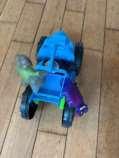 Heroes of Goo Jit Zu Figures and Truck
