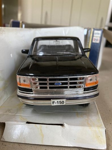 Ford F-150 Pickup Year 1993 Scale 1/25 Maisto