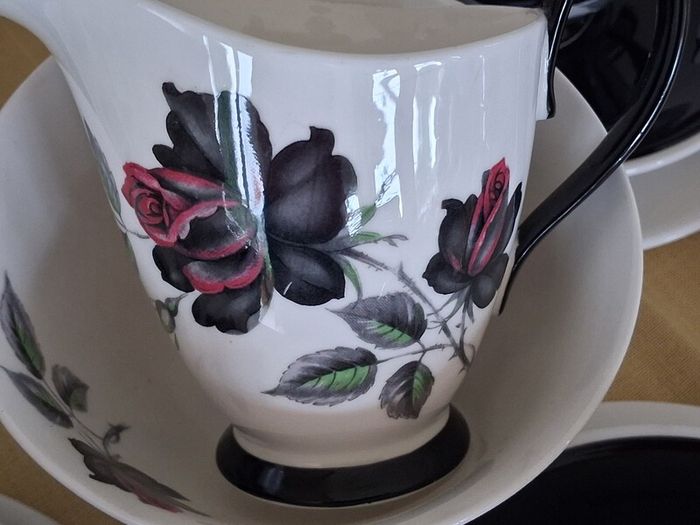 Royal Albert " Masquerade"