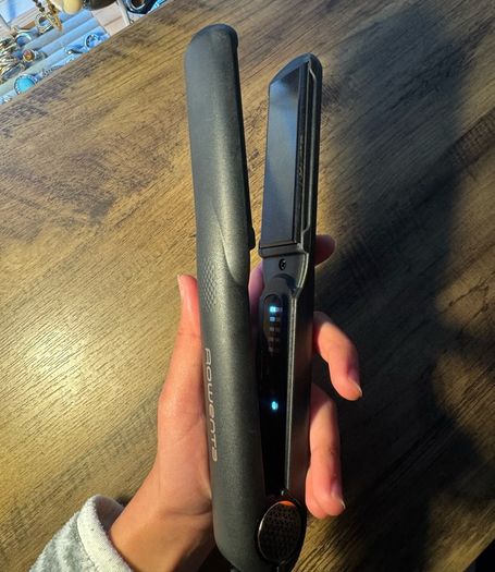 Hair straightener. Rowenta Ultimate Experience