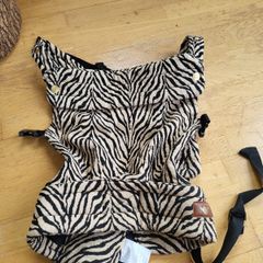 Bizzi Growin nomad baby carrier
