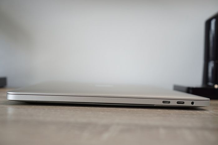 Apple MacBook Pro 13" (2019) | i5 2.4GHz | 16GB RAM | 4x Thunderbolt