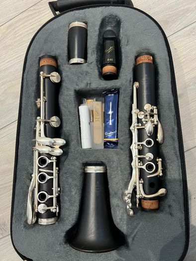 Buffet Crampon E11 Clarinet, Vandoren B40 Mouthpiece + Extras