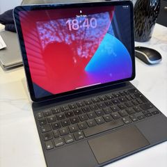Apple iPad Pro 11" (2nd Gen) 128GB WiFi + Apple Magic Keyboard Case