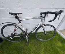 Giant Defy road bike