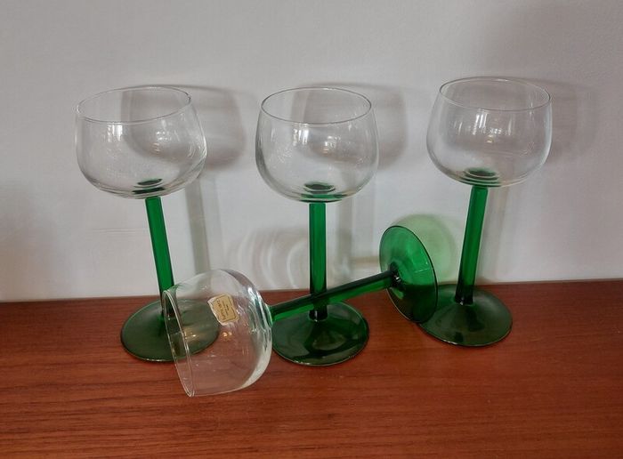 Fabulous Set of Four Vintage Retro Luminarc Long Emerald Green Stemmed Alsace White Wine Glasses, Made in France, Circa 1970, (Straight Stems)