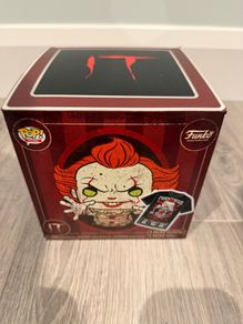 Funko IT Pennywise with Metallic Balloon and Tee Hot Topic Exclusive 475