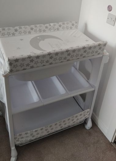 Babylo Baby Changing Table / Unit with Bath