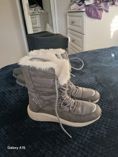 snow boots