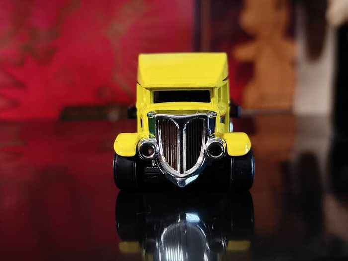 Fast-Bed Hauler ! TREASURE HUNT ! From HW Metro Series ! 2018 ! Hot Wheels ! Mattel !