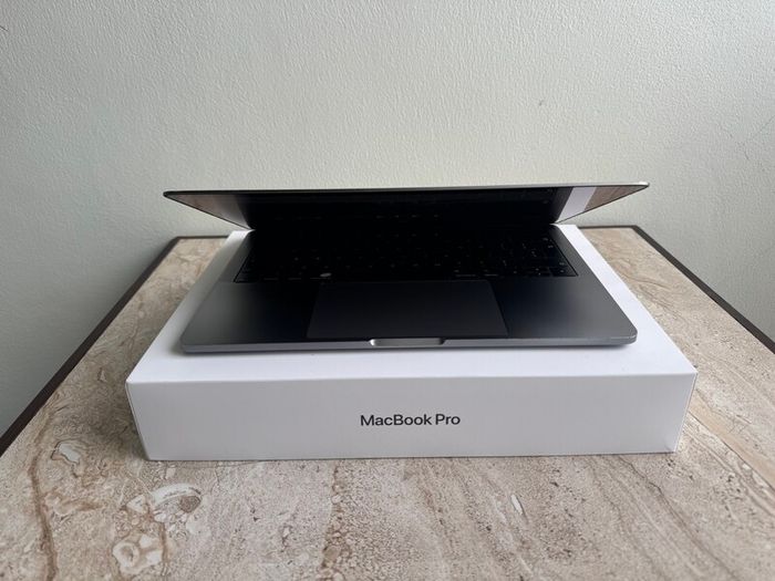 MacBook Pro (13-inch, 2019, Four Thunderbolt 3 ports)