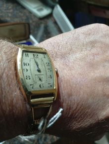 Vintage 1930s mens solid 18ct gold watch price 750.00