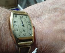 Vintage 1930s mens solid 18ct gold watch price 750.00
