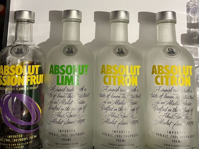 Hennessy Cognac Gin vodka whiskey empty mini Bottle Hennessy Cognac absolut vodka belveder gin Bombay whiskey Jack Daniels belveder paddy powers Jameson bacardi jagermeister Empty Bottles